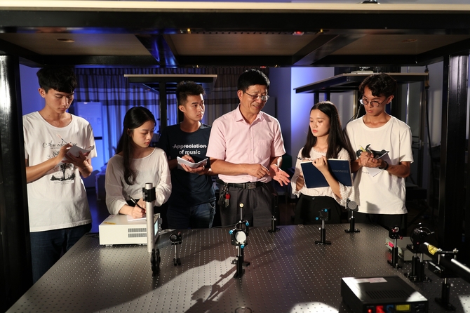 先进光学研究所教师指导学生 先进光学研究所教师指导学生