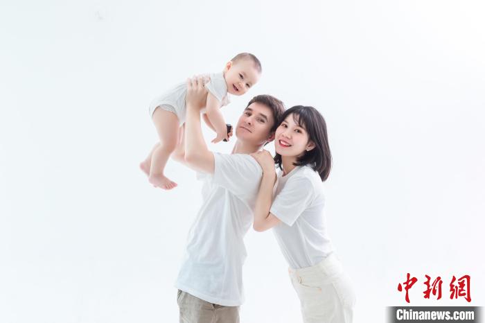 伊利亚一家。 受访者供图 伊利亚一家。 受访者供图