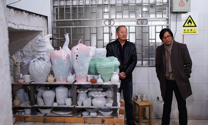 等待进入梭子窑的陶瓷胚胎