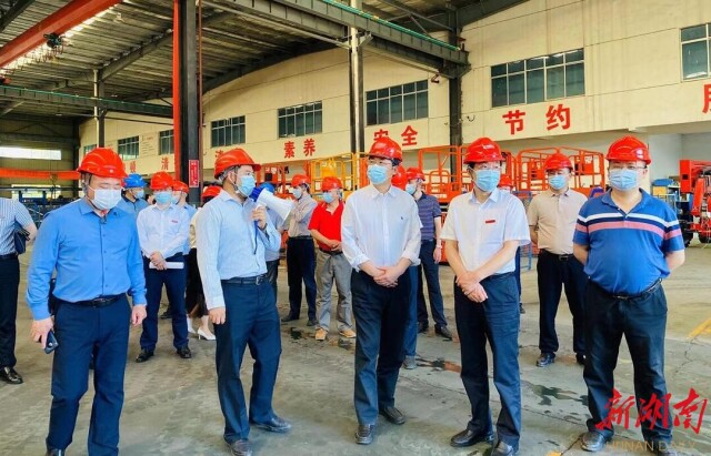 人社当“红娘”,校企来“联姻”,为在岳大学生就业创业导航定向