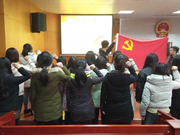 政法学院入党宣誓大会图片2.jpg 政法学院入党宣誓大会图片2.jpg