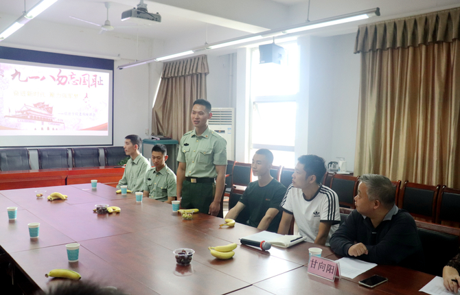 e9c82352e443644f7d2403cf41aec2d